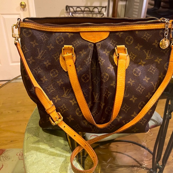 Louis Vuitton Shoulder/Crossbody Bag - Picture 2 of 5